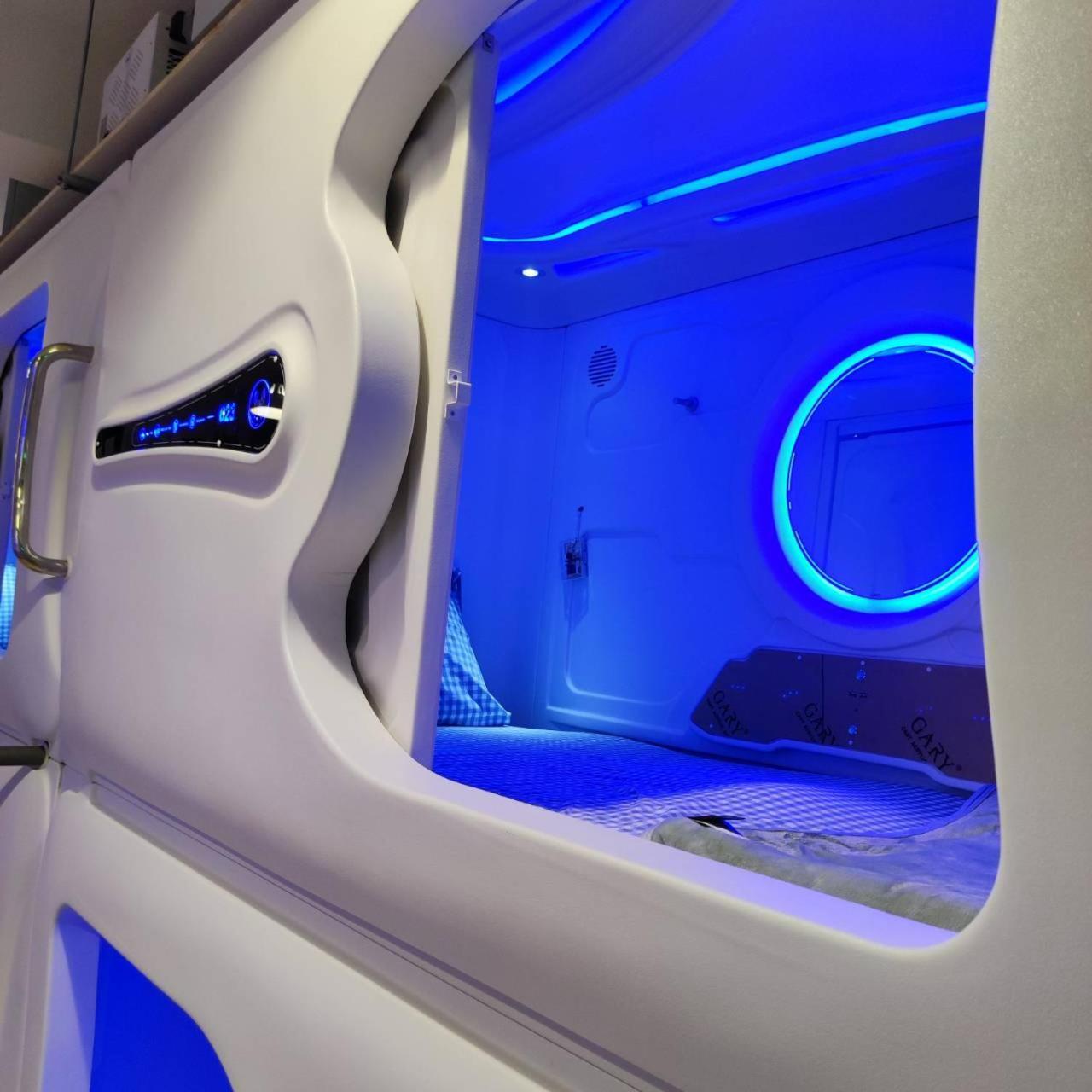 Single Bed in Mixed Space capsule Room