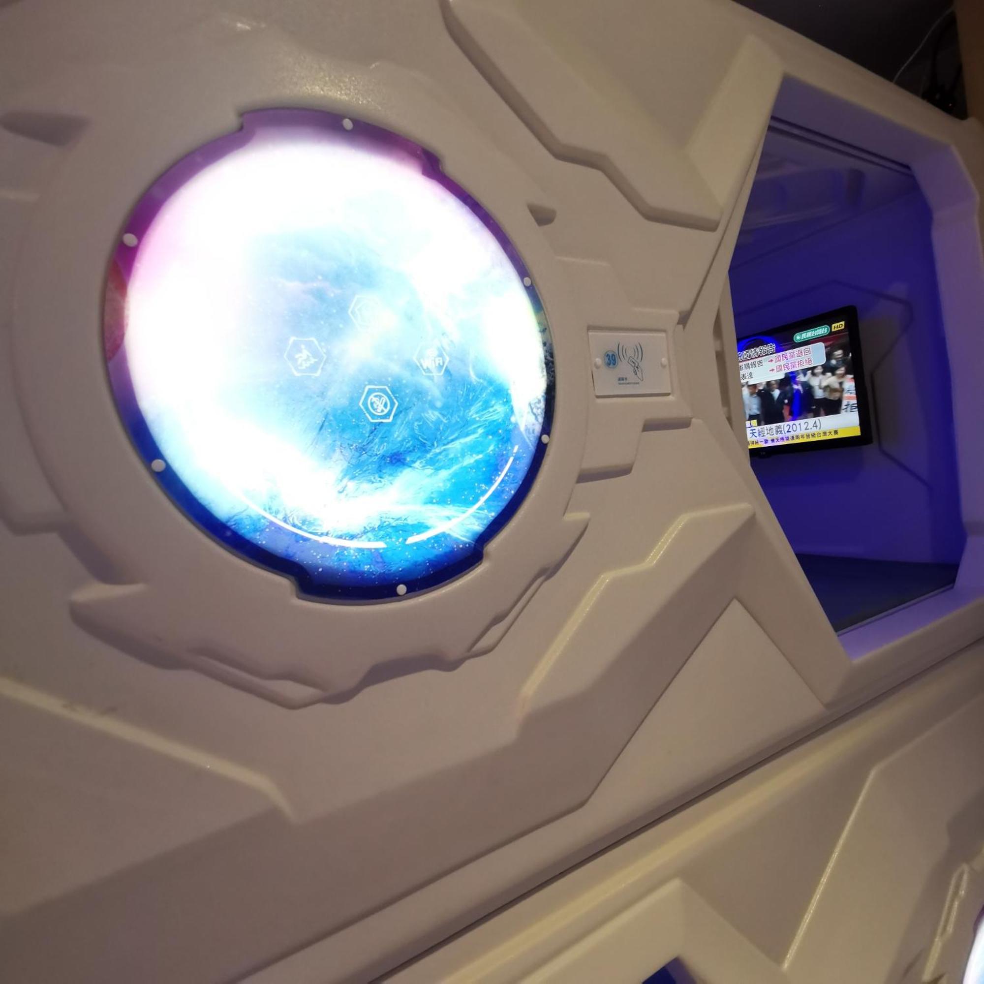 Bunk Bed Female Space capsule Room
