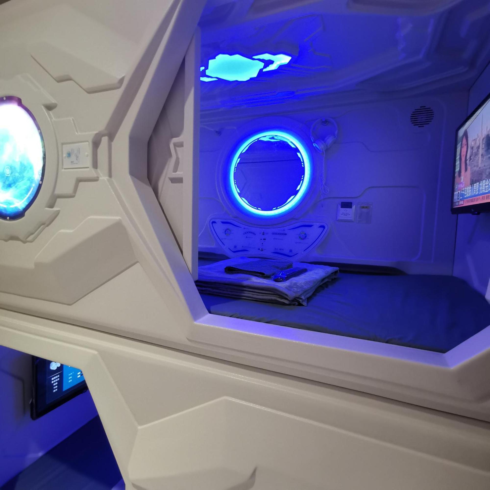 Bunk Bed Female Space capsule Room
