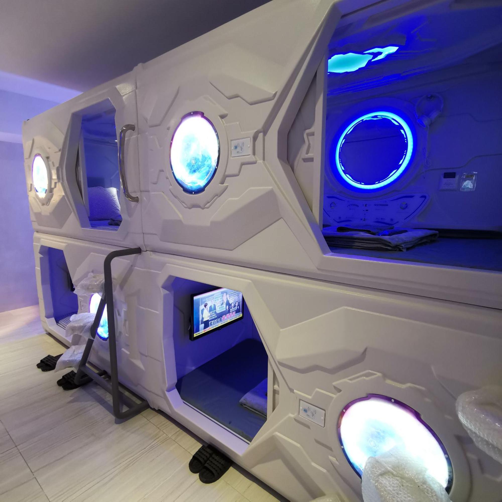 Bunk Bed Female Space capsule Room