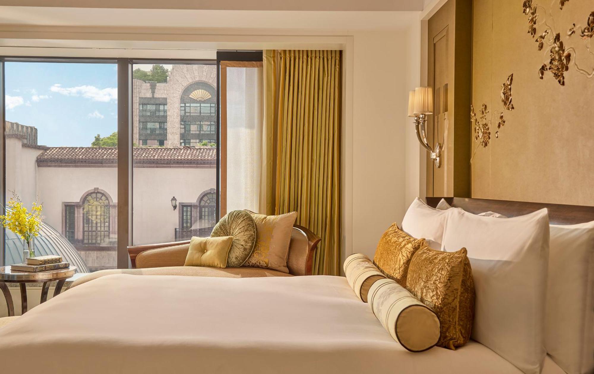 Mandarin King Room