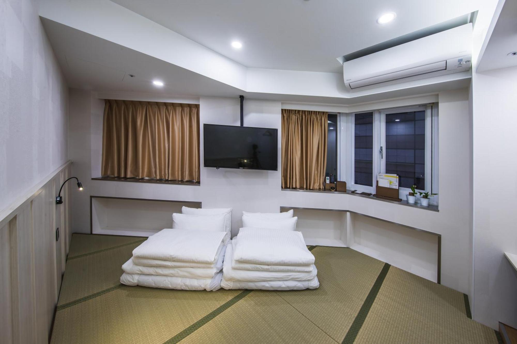 Japanese-Style Room
