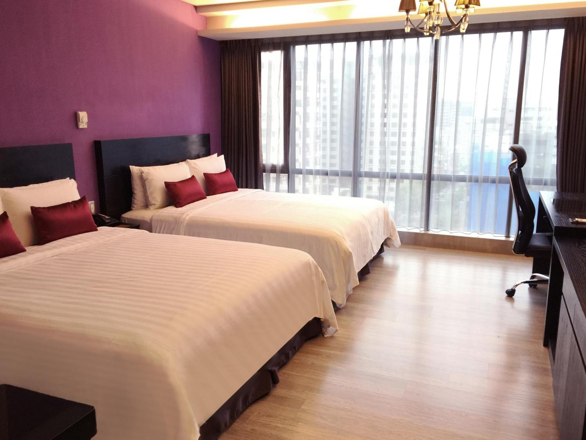 Deluxe Family Room